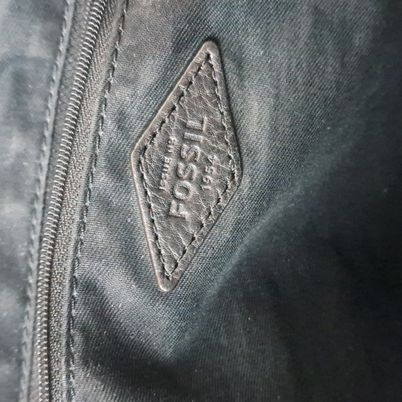 Fossil Medium Large Black Leather Tote Zip Top Brass Key Tassel - Picture 9 of 16